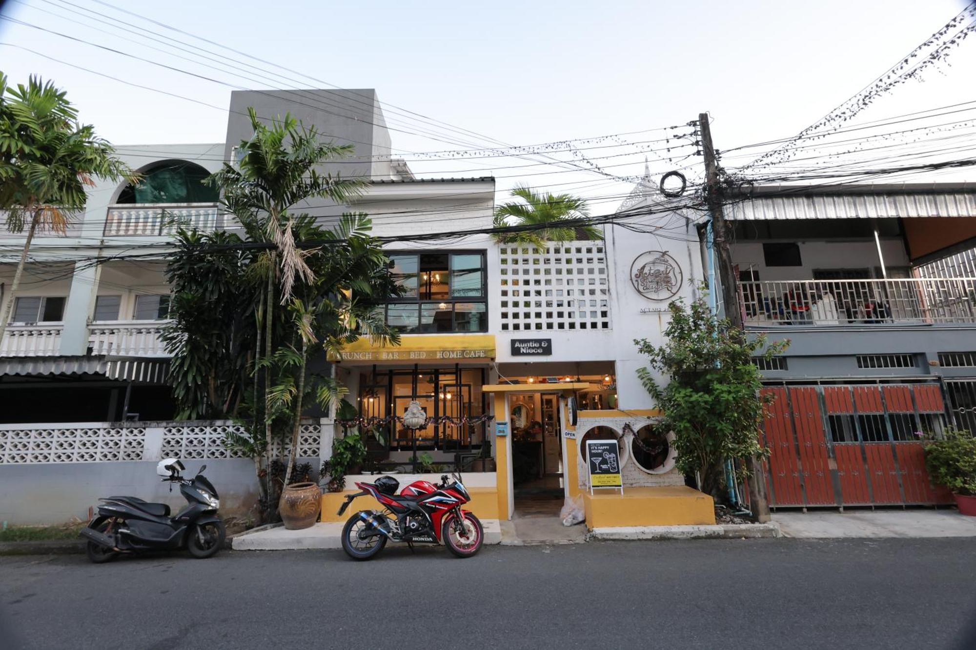 Appartement Auntie & Niece Phuket à Ban Sam Kong Extérieur photo